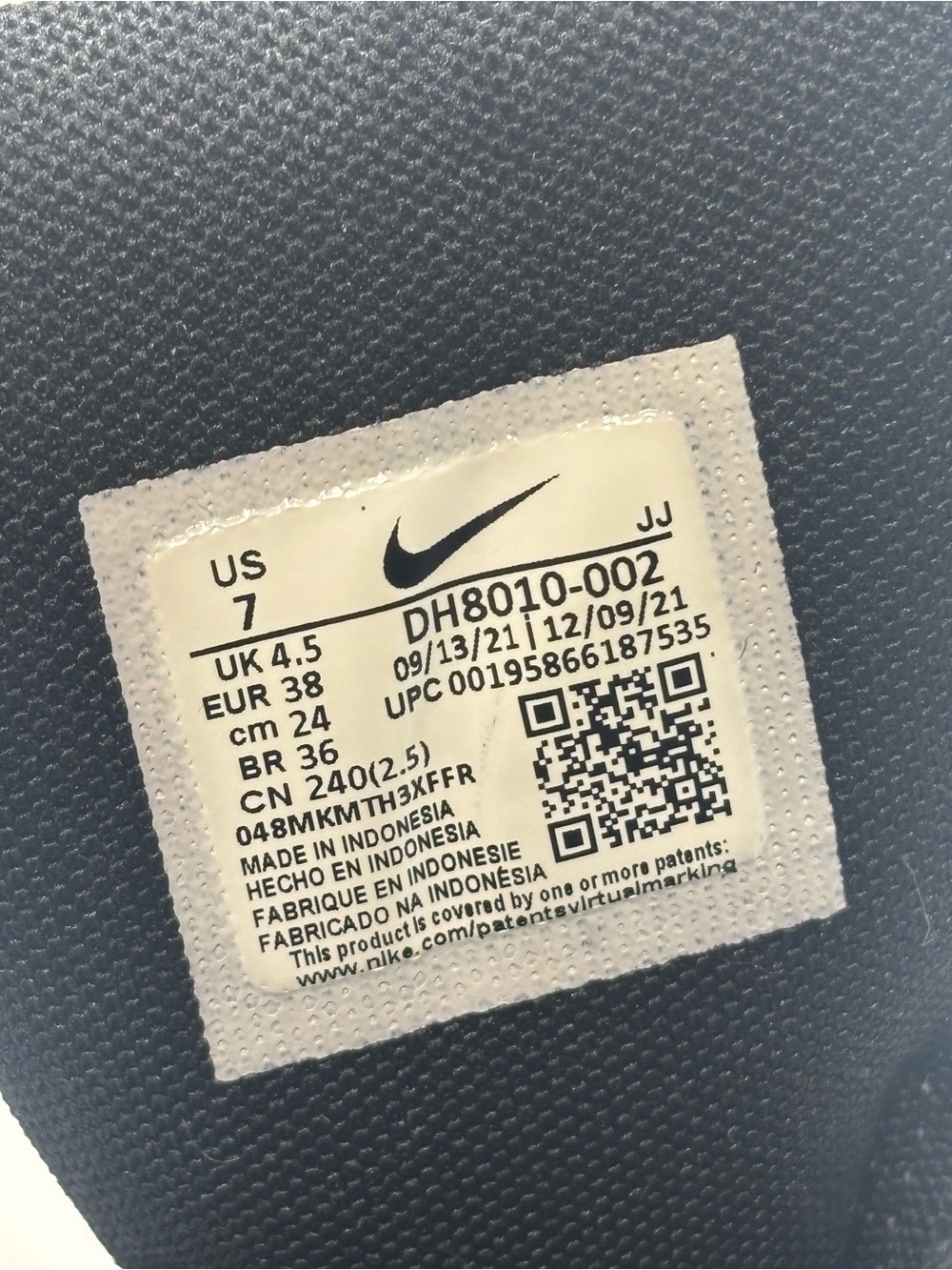 Women's Black & White Air Max Style Sneakers - Picture 2 of 16